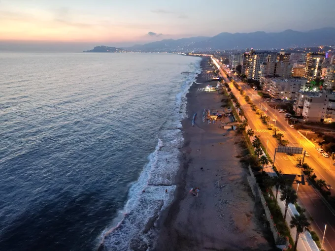 Lux Beach 63 teras restoranında gün batımı keyfi